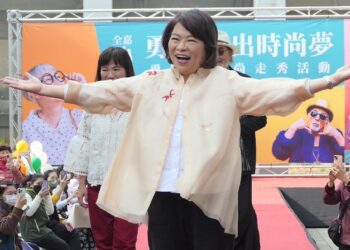 平均70多歲 嘉市樂齡勇壯族伸展台初體驗  時尚走秀活出優雅生命力