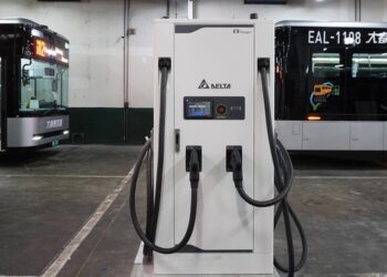 AI偵測技術導入，全國首座室內電動公車充電站啟用，Model T新車臺北信義區報到