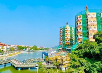 蓮池潭龍虎塔全新工裝驚艷亮相 深受遊客好評