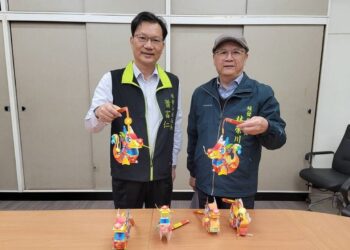 台南鹽水觀光美食城逛燈節送提燈