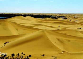 第一個千萬千瓦級沙戈荒風光先導工程併網發電