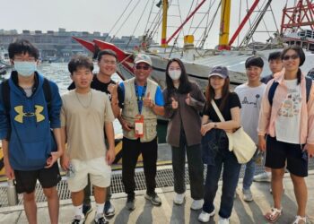 高雄大學師生走讀蚵仔寮  參訪在地信仰「朝天宮」、HACCP認證「蚵仔寮漁港」