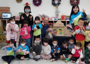 紙芝居故事達人六龜偏鄉分享故事 邀請各界支持山上孩子們出國圓夢