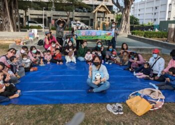 「親子共學玩很大」搭配公園健走撿拾垃圾  為社區美化環境
