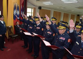 高雄市政府警察局卸、新任分局長、大隊長聯合交接典禮 陳其邁表達恭喜並賦予重任