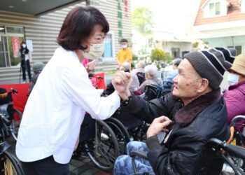 嘉義市長黃敏惠致贈社福機構春節慰問金 關懷長輩及慢飛天使 過個溫馨快樂的好年