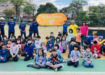 高雄囝仔足球夢與國際接軌  西甲足球學校推廣列車首站開進河堤國小