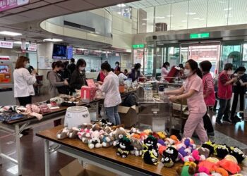 聖功醫院「有愛同行」跳蚤市場愛心義賣活動 社區鄰里愛相挺