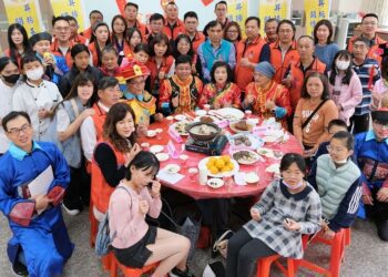 昇揚基金關懷協會捐贈年菜 苗栗家扶家庭龍來過好年