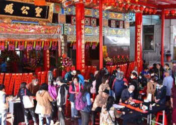 苓雅區公所攜手宮廟宗教團體 寒冬送暖關懷弱勢