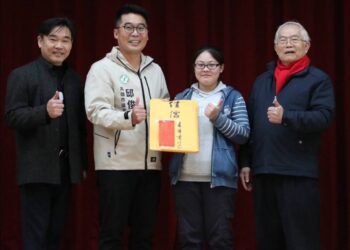 漾新聞|市府邀台灣書法名家揮毫送春聯 「龍邁點金」成佳話