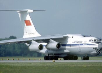 俄羅斯：軍用運輸機墜毀地發現疑似飛彈碎片