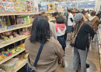 超大的二手商店-海德沃福在屏東市糖廠家樂福開幕以來。天天熱鬧滾滾