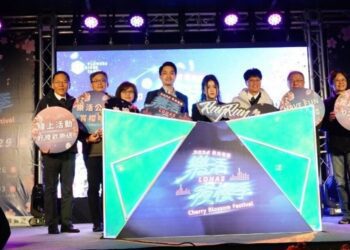 出席2024樂活夜櫻季開幕式 蔣萬安誇夜櫻季櫻花比日本更有特色
