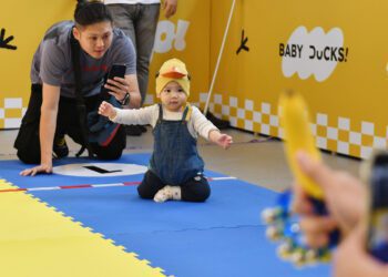 漾新聞|青年局辦寶寶爬行賽400奶娃搞笑狀況不斷