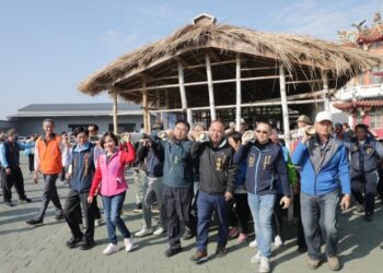 台南百人扛茨走溪流體驗台江聚落生活記憶