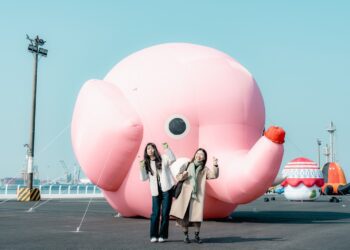 漾新聞|文化局請藝術家加碼《療癒森林》五座大型充氣藝術裝置萌翻高雄港