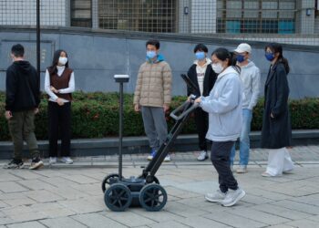 漾新聞|在高中校園探管實測校舍鋼筋密度 小港高中寒假大學體驗營選科不走冤枉路