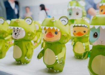 變變變！高雄「小萌龍呆腦獸」（Dinosaur ）龍年變臉小提燈  驚豔登場