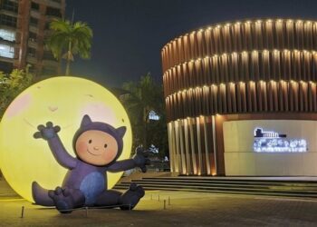 台南新營文化中心戶外裝置展過年湧人潮