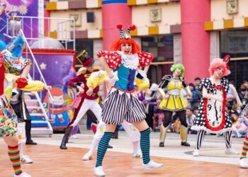 沒出國的都在這！義大Outlet龍年新春開紅盤  走春人潮天天塞爆