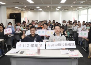 漾新聞|高中職校長會議 謝文斌表揚六龜高中團隊榮獲「教育部教學卓越銀質獎」