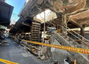 漾新聞|鳳山東門里廢棄市場不耐震坍塌 李雅靜第一時間勘災