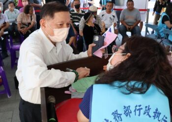 兼做公益由弱勢團體及就業諮詢設攤 行政執行署嘉義分署法拍會湧現人潮