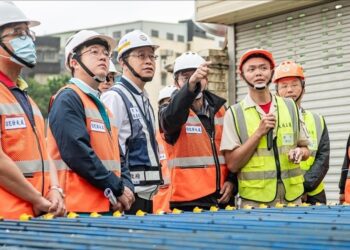 張善政視察桃園正光路公辦都更案  市府加速推進防災都更