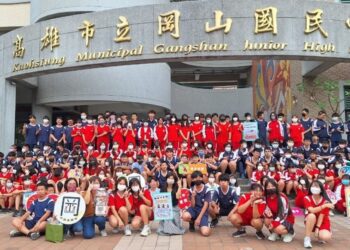 岡山行動戶政進駐5校園 學童領證「轉大人」