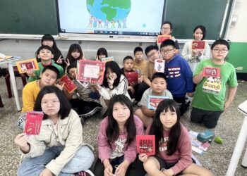 漾新聞|港埔國小與美國東加納中學手作賀年卡 另類國際交流