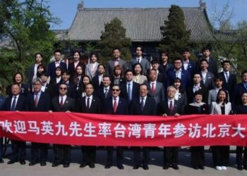 馬英九率臺灣青年參訪北大 兩岸青年重逢在北京的春天裡