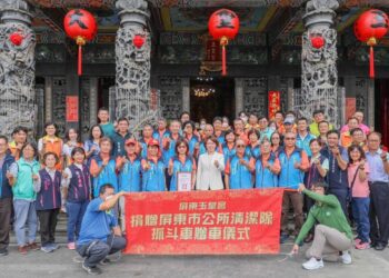 屏東玉皇宮贈抓斗車 周佳琪市長感謝義舉 防災清潔增利器   