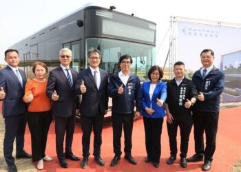 鴻華先進橋科電巴廠動土 陳其邁：加速高雄電動車產業完整布局