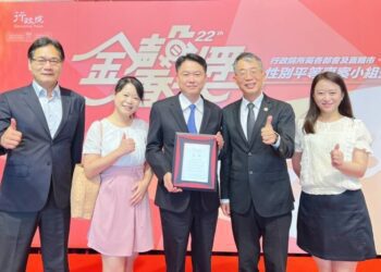 高雄區監理所推動幸福巴士受肯定 雙獲「交通部金運獎」及「行政院金馨獎」