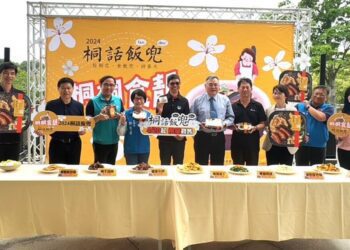 桐花祭期間限定三行詩桐話飯兜（fan deuˊ eˋ）開賣囉！