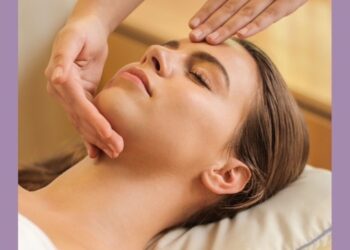 母親節前夕，AJ安妮塔婕西公司舉辦幫母親洗腳禮