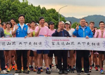 「客庄遶山花 共下走相逐」 桐花路跑活動開跑落雪美景相伴