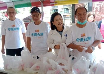 提前感恩母親辛勞  陳若翠發放鳥松、仁武500個愛心便當