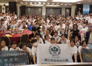 漾新聞|高餐大附中辦桌畢展「飽島食DIET村」 庶民臺味十足