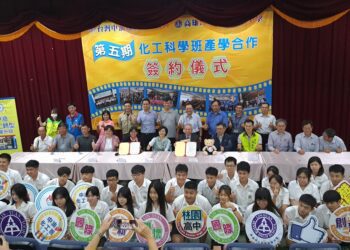 漾新聞|林園高中與中油公司續簽「石化專班」樹立「在地留才育才」企業典範