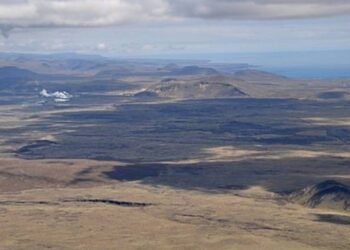 冰島雷克雅內斯半島火山噴發 當地進入緊急狀態