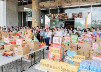 嘉義縣政府拜中元，翁章梁縣長祭祀「獸魂碑」