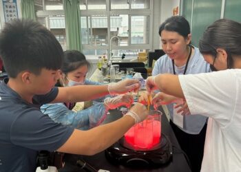 史懷哲教育志工服務  高科大完成第三年服務計畫