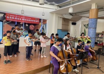 漾新聞|讓偏鄉的孩子都有一次學小提琴的機會！國際社團贈汕尾國小發展經費