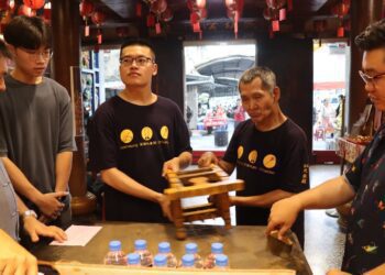 漾新聞|這不是迷信！這是學術！中山大學開課帶學生親赴地嶽殿向神明「問事」