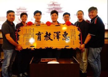 漾新聞|後勁國小的電腦電器志工原來是會長 黃暐翔功成身退余柏璋回鍋上任