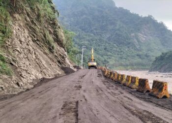 錫安山路段因康芮颱風侵襲路基流失道路受阻 經公路單位積極日夜搶修已恢復通行