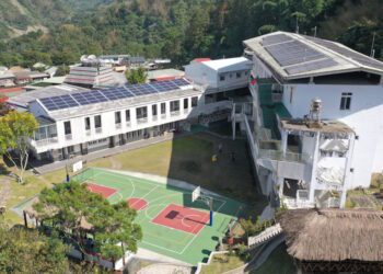 台灣第一所原民小學 阿里山鄉達邦國小 偏鄉兒童教育基金會從小學做起 宣傳鄒族文化