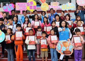 苗縣府表揚特殊教育志工家長與愛心學生！